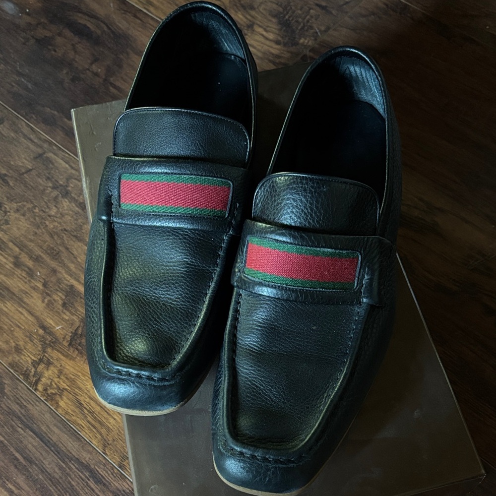 Gucci Black Leather Loafers with Red and Green Accents